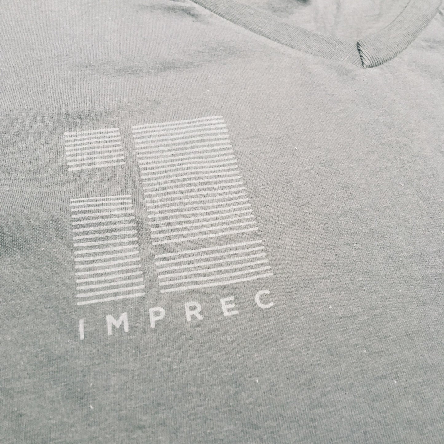 Imprec Pocket Print V-Neck - Fitted T-Shirt